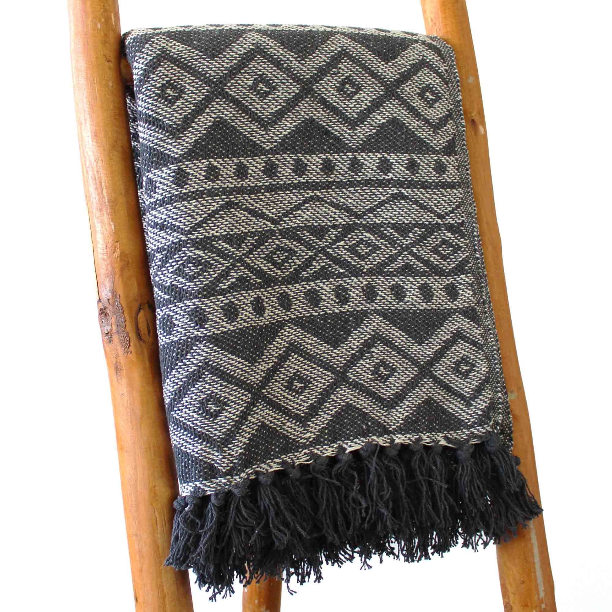 Grey Geometric Cotton Throw – 125 × 150 cm