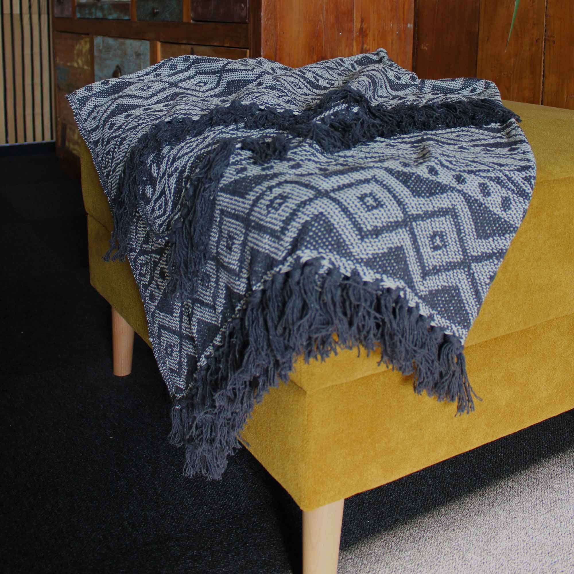 Grey Geometric Cotton Throw – 125 × 150 cm