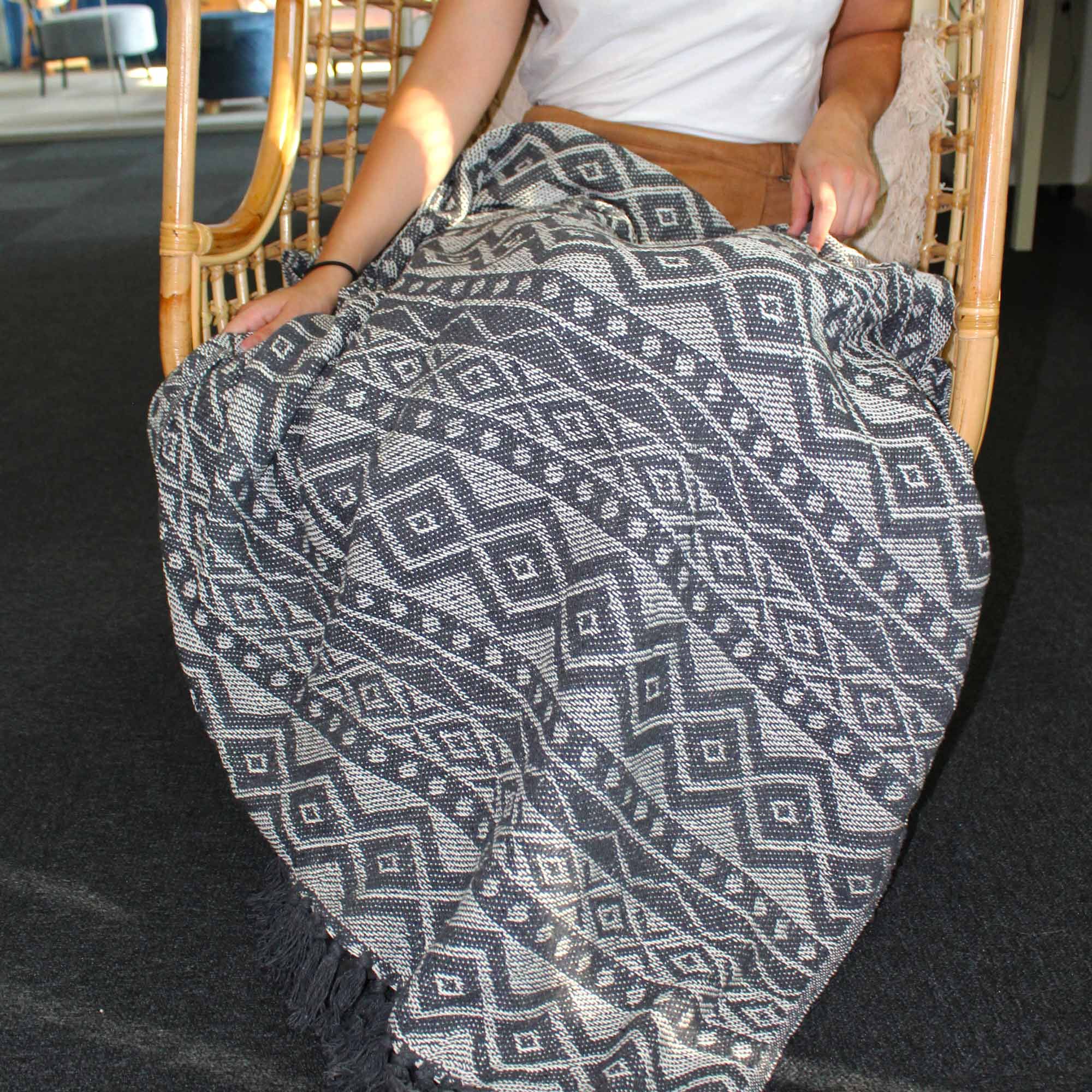 Grey Geometric Cotton Throw – 125 × 150 cm